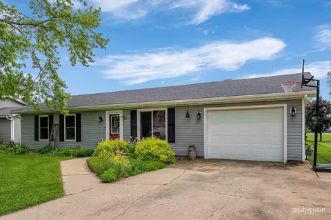 914 Linda Ln, Lake Holiday, IL 60548