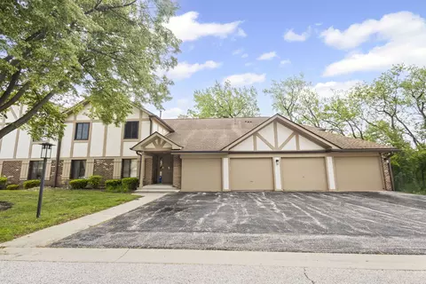 913 Knottingham Dr #2A, Schaumburg, IL 60193