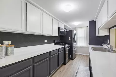 Kitchen - 1475 Charles Ave, Algonquin, IL 60102 photo 2 of 3