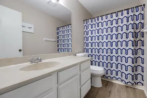 Bath - 1475 Charles Ave, Algonquin, IL 60102 photo 1 of 1