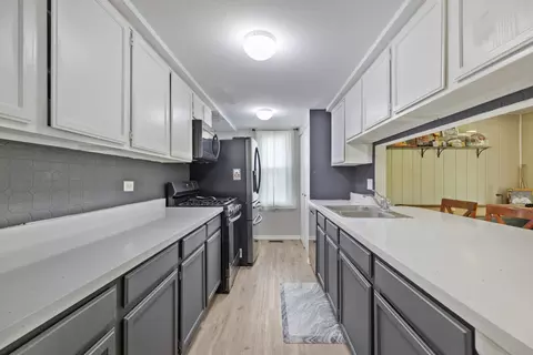 Kitchen - 1475 Charles Ave, Algonquin, IL 60102 photo 3 of 3