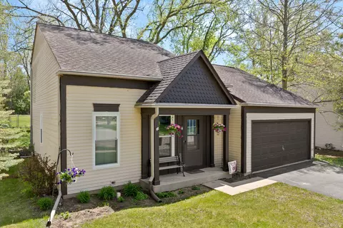 1475 Charles Ave, Algonquin, IL 60102
