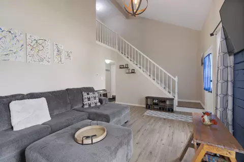 Living - 1475 Charles Ave, Algonquin, IL 60102 photo 2 of 3