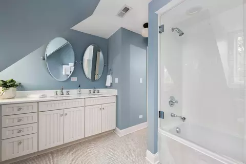 310 Maple Row, Northfield, IL 60093 photo 22