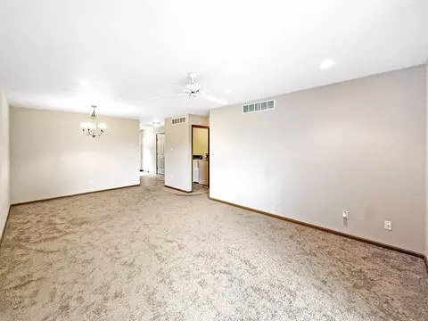 3154 Sandy Pointe Dr #1, Freeport, IL 61032 photo 9