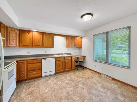 3154 Sandy Pointe Dr #1, Freeport, IL 61032 photo 3