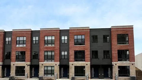 355 Summit Cir, Lombard, IL 60148