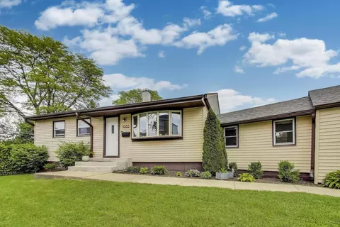 1086 E Thacker St, Des Plaines, IL 60016