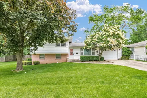 404 Maple Ln, Monticello, IL 61856