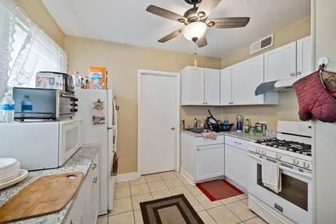 Kitchen - 572 Walnut Ave, Elgin, IL 60123 photo 5 of 5