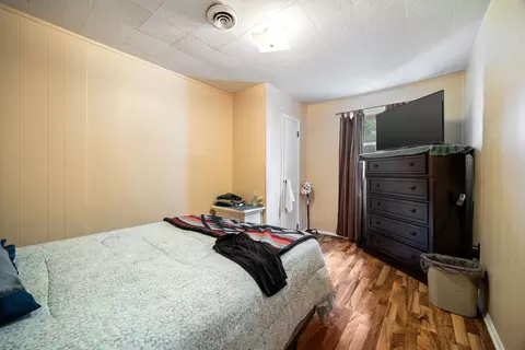 Bedroom - 572 Walnut Ave, Elgin, IL 60123 photo 3 of 3