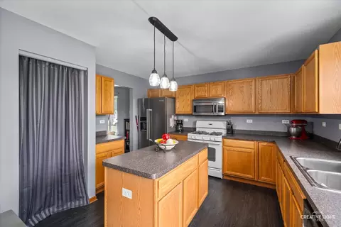 Kitchen - 1057 Wright Ct, Plano, IL 60545 photo 2 of 2