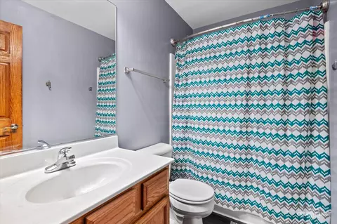 Bath - 1057 Wright Ct, Plano, IL 60545 photo 2 of 2