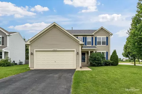 1057 Wright Ct, Plano, IL 60545