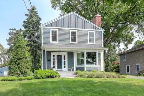 1319 E Harrison Ave, Wheaton, IL 60187
