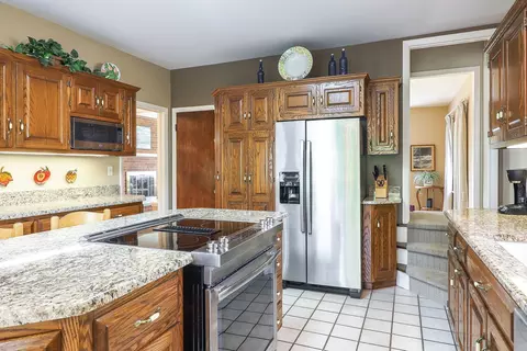 1319 E Harrison Ave, Wheaton, IL 60187 photo 8