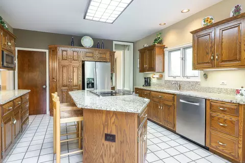 1319 E Harrison Ave, Wheaton, IL 60187 photo 9