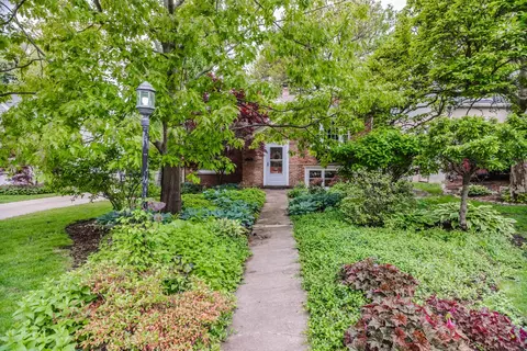 920 Stoddard Ave, Wheaton, IL 60187 photo 2