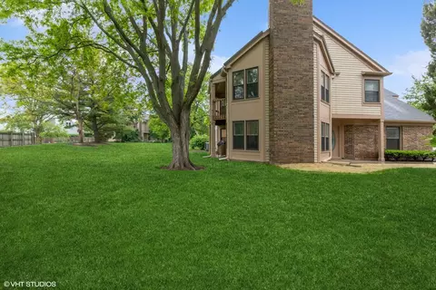 11 Willow Pkwy #90-1, Buffalo Grove, IL 60089