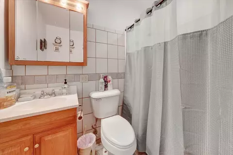 Bath - 2511 Sangamon Dr, Champaign, IL 61821 photo 4 of 4