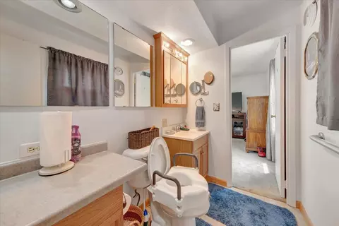 Bath - 2511 Sangamon Dr, Champaign, IL 61821 photo 1 of 4