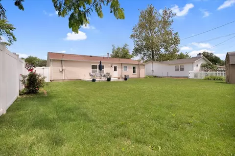 Exterior - 2511 Sangamon Dr, Champaign, IL 61821 photo 4 of 5