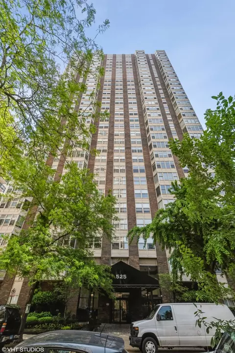 525 W Hawthorne Pl #2701, Chicago, IL 60657