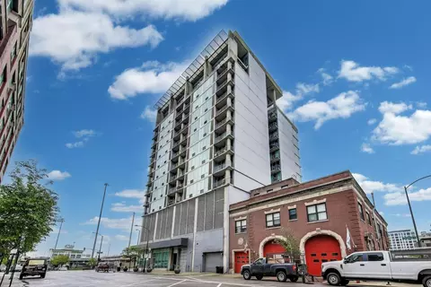700 W Van Buren St #1301, Chicago, IL 60607