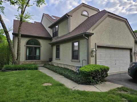 121 Chatsworth Cir, Schaumburg, IL 60194