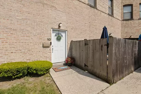 3713 Grand Blvd #10, Brookfield, IL 60513