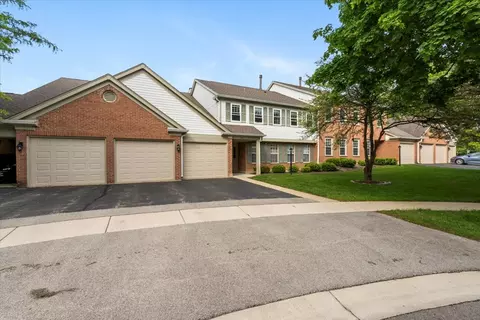 1300 Woodside Ct #B2, Schaumburg, IL 60193