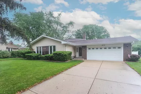 533 Raymond Ct, Schaumburg, IL 60193