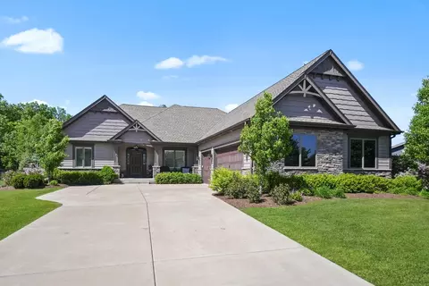 5949 Whitetail Ridge Dr, Yorkville, IL 60560
