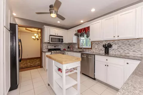 Kitchen - 1712 Royal Pointe Dr, Bloomington, IL 61704 photo 2 of 5