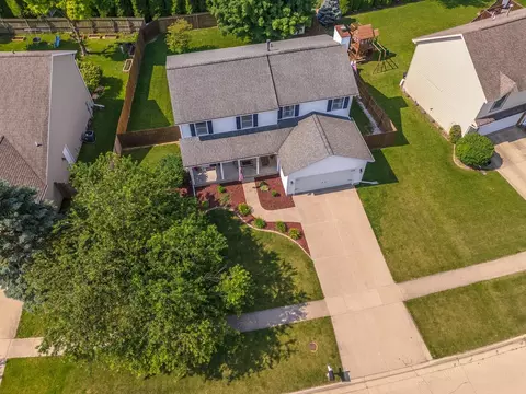 View/Area - 1712 Royal Pointe Dr, Bloomington, IL 61704 photo 2 of 6
