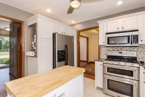 Kitchen - 1712 Royal Pointe Dr, Bloomington, IL 61704 photo 3 of 5
