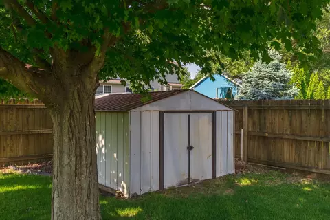 Exterior - 1712 Royal Pointe Dr, Bloomington, IL 61704 photo 6 of 18