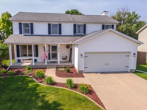 Exterior - 1712 Royal Pointe Dr, Bloomington, IL 61704 photo 17 of 18