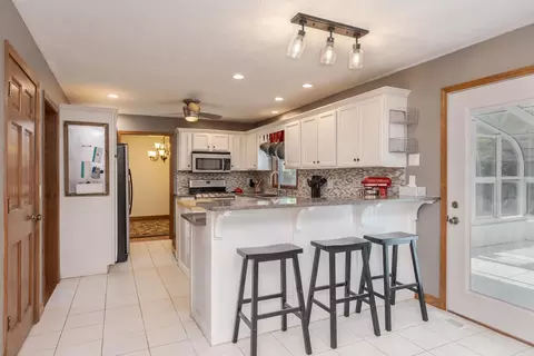 Kitchen - 1712 Royal Pointe Dr, Bloomington, IL 61704 photo 1 of 5