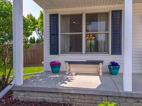 Exterior - 1712 Royal Pointe Dr, Bloomington, IL 61704 photo 12 of 18