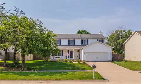 Exterior - 1712 Royal Pointe Dr, Bloomington, IL 61704 photo 9 of 18