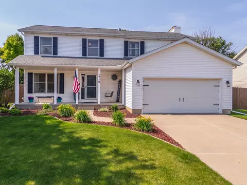 Exterior - 1712 Royal Pointe Dr, Bloomington, IL 61704 photo 10 of 18