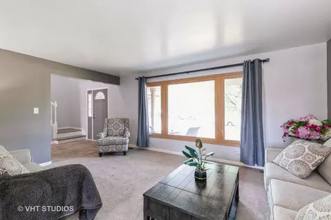 Living - 9271 Birch Ave, Mokena, IL 60448 photo 2 of 4