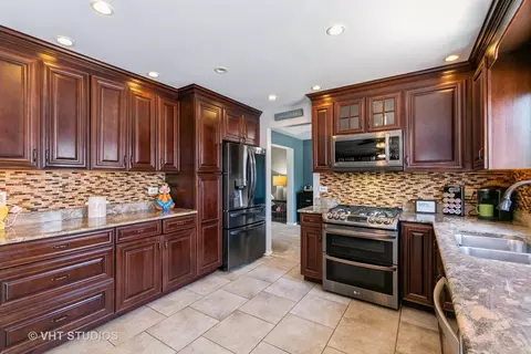 Kitchen - 9271 Birch Ave, Mokena, IL 60448 photo 1 of 2