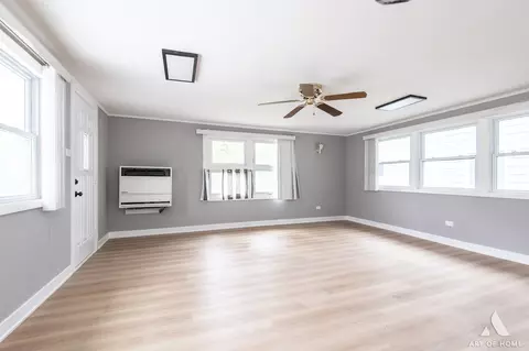 Living - 16568 Plainview Dr, Markham, IL 60428 photo 7 of 8