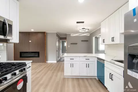 Kitchen - 16568 Plainview Dr, Markham, IL 60428 photo 3 of 5