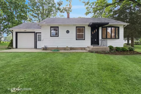 2309 N Riverside Dr, Mchenry, IL 60051