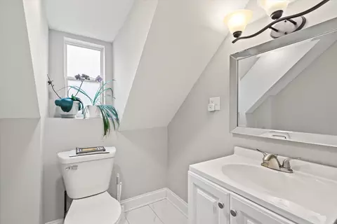 Bath - 6433 28th St, Berwyn, IL 60402 photo 3 of 3