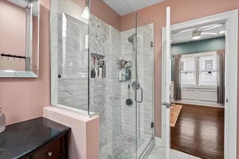 Bath - 6433 28th St, Berwyn, IL 60402 photo 1 of 3