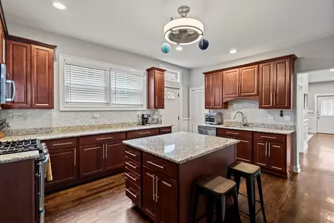 Kitchen - 6433 28th St, Berwyn, IL 60402 photo 2 of 2